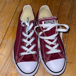 CONVERSE BURGUNDY LOW TOP SIZE 3 YOUTH